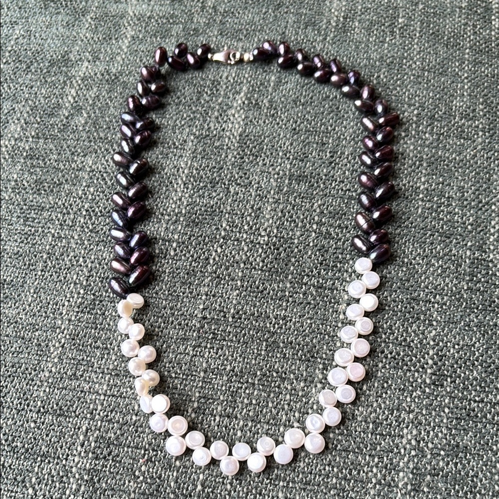 Baroque Pearl necklace with silver (925) clasp.